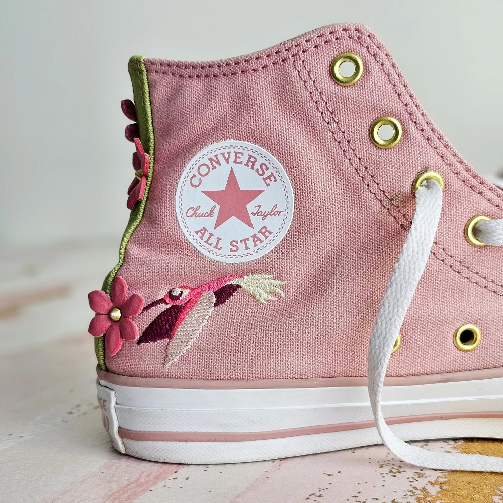 Rare Converse Chuck Taylor All Star 3D Blooms & Hummingbirds High Top Kid Size 5